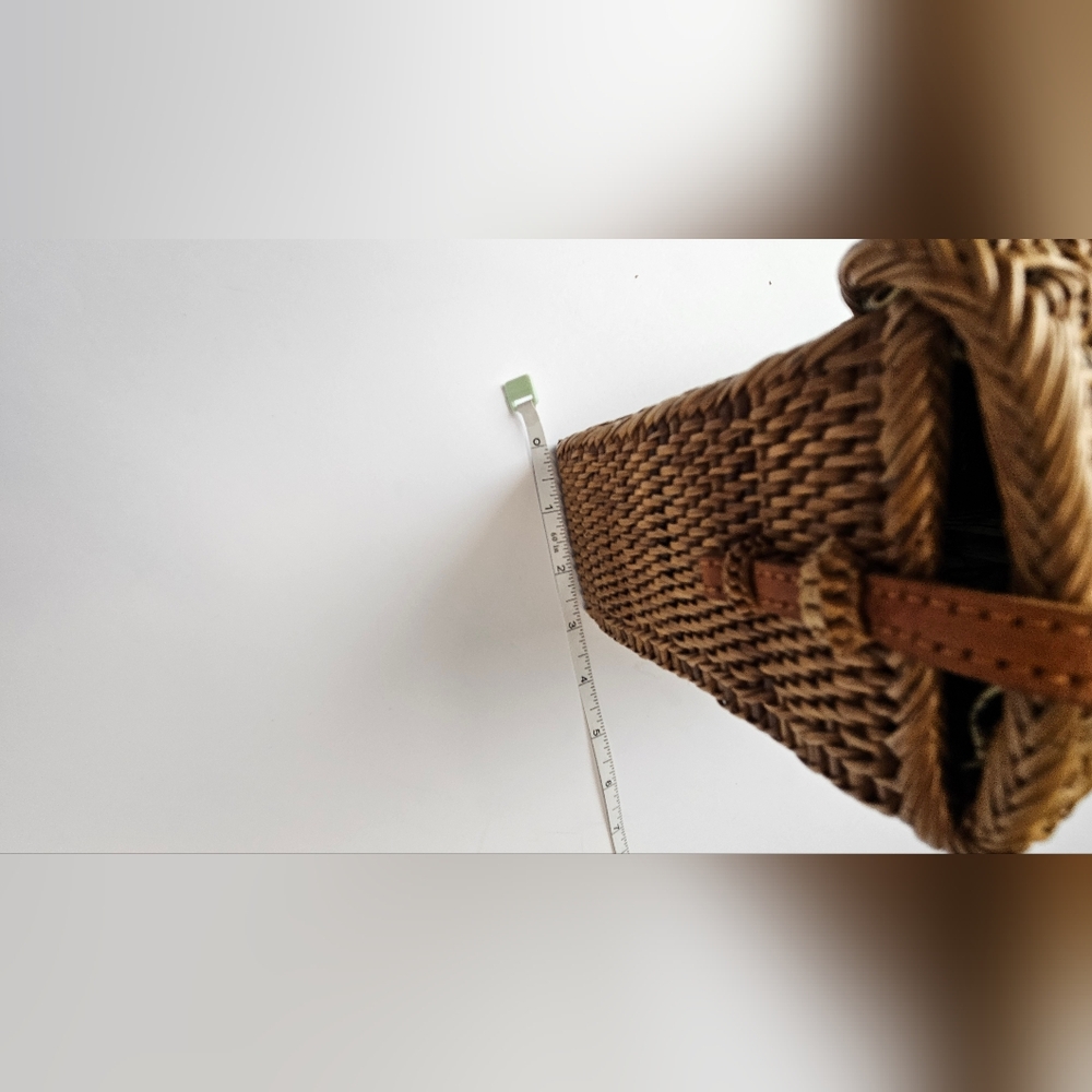 Elegant Woven Brown Crossbody Bag - Picture 9 of 9